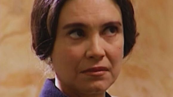 Nem Paula, nem Sheila: no último capítulo de 'História de Amor', personagem que infernizou Helena baixa a cabeça e recomeça a vida do zero após solidão