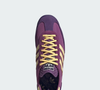 Com estética vintage e combinação sofisticada de lilás, roxo e bege off white, o SL 72 OG surge como alternativa fashion aos tradicionais Samba da Adidas