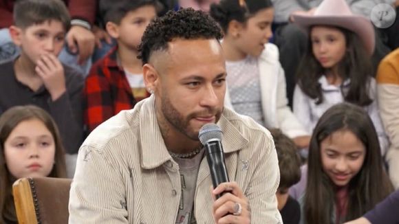 Neymar ficou no radar de alguns clubes, mas renovou contrato com o Santos até o fim de 2025