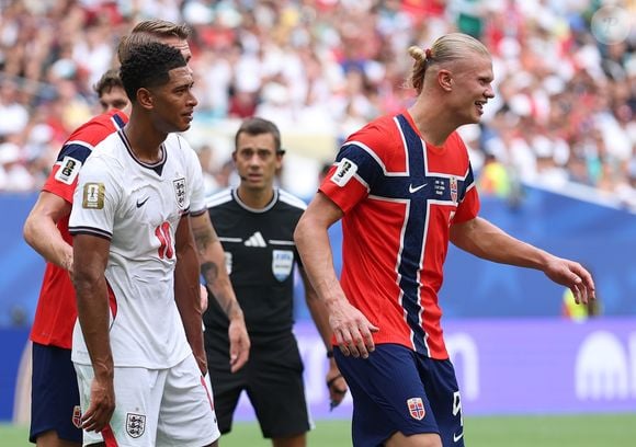 Haaland teve seu bumbum apertado por Jude Bellingham, jogador da Inglaterra, no último jogo da Noruega na Copa 2026