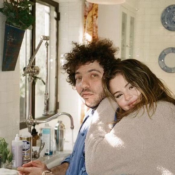 Selena Gomez está noiva do produtor Benny Blanco.