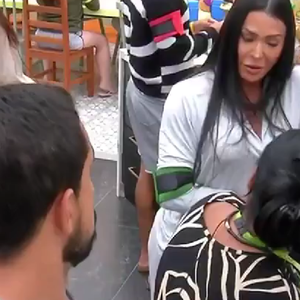 Gracyanne Barbosa respondeu para dona Delma: 'Eu tô comendo metade do que eu como. Quatro ovos. Eu como oito de manhã', citou a famosa.