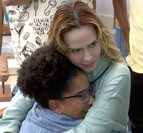 Ana Paula Renault abraça Milena após Paredão do BBB 26 e confronta rivais