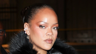 Quem é a mulher que teria atirado de fuzil na mansão de Rihanna? Com fiança que ultrapassa 50 milhões, autora do crime deixou mensagem perturbadora para cantora na web