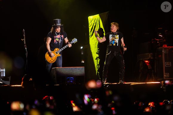 Recentemente, Axl Rose voltou aos palcos com o Guns N' Roses em uma turnê comemorativa