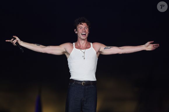 Shawn Mendes fecha o sábado no Lollapalooza 2025 com hits como "Señorita" e "There's Nothing Holdin' Me Back"