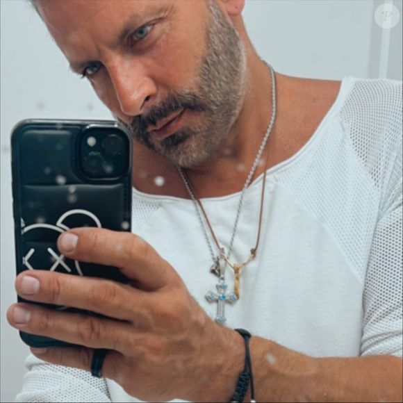 Henri Castelli pede uma indenização de R$ 50 mil à mulher, além as custas processuais