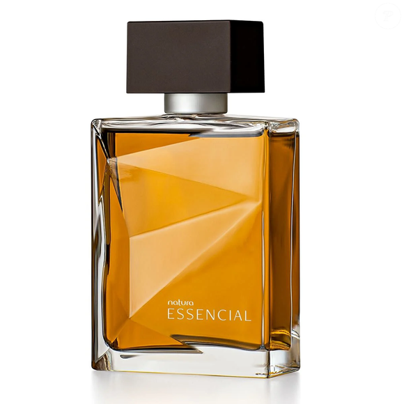 Lançado em 1995, o Essencial Masculino da Natura atravessou gerações e continua conquistando fãs com sua fragrância intensa e amadeirada