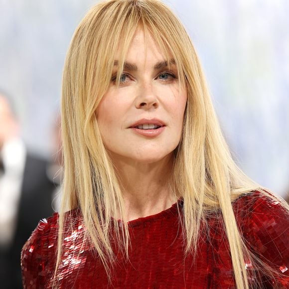 Nicole Kidman explica como a maturidade mudou sua maneira de lidar com a fama, as críticas e a própria vulnerabilidade