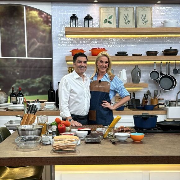 "A gente tem que viver e ser grato pelo o que a gente fez naquele dia e por aquilo que a gente é", disse Edu Guedes, emocionado