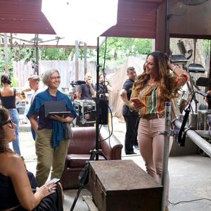 Consuelo (Viviane Araújo) e Joaquim (Marcos Palmeira) em bastidores de cena.