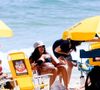 De férias no Rio, Bella Campos atualiza a marquinha, surge de biquíni preto e chama atenção na praia