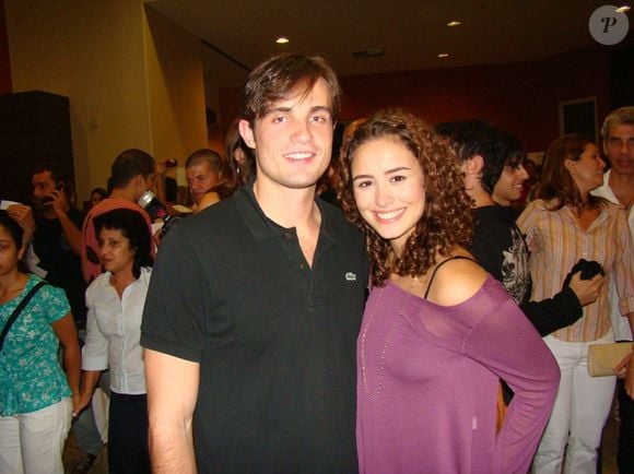 Max Fercondini, antes e depois: foto de 2009 mostra ator em lançamento de filme com a então namorada, Amanda Richter