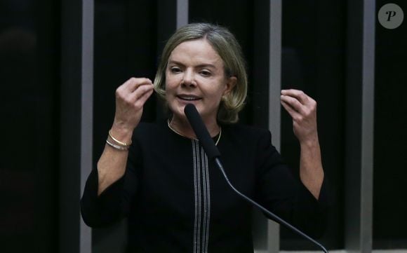 Gleisi Hoffmann ganhou apelido por ter personalidade forte e não levar desaforo para casa, segundo fontes do portal NaTelinha