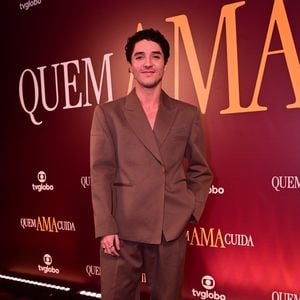 João Vitor Silva vive Rafael, filho de Pilar na novela 'quem ama cuida'