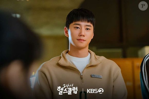 No dorama, Lee Jun-young interpreta um ex-fisiculturista que administra uma academia 24 horas