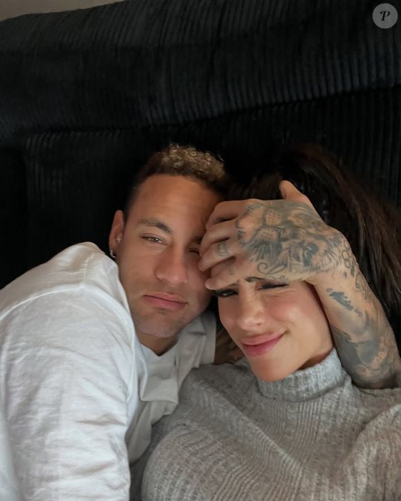 Bruna Biancardi entregou uma caixa com o teste positivo para Neymar