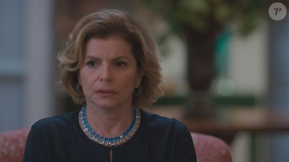 Odete Roitman (Débora Bloch) conta toda a verdade sobre Leonardo (Guilherme Magon)