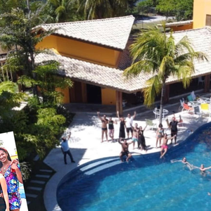 Um dos detalhes mais curiosos da mansão de Netinho era a piscina em formato de violão, que também tinha uma raia semiolímpica. A propriedade, conhecida como Casa Musical, ficava entre o mar e uma lagoa, em Guarajuba, no Litoral Norte da Bahia, e ocupava uma área total de 4.000 m²