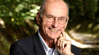Boris Cyrulnik (88 anos), psiquiatra francês e pai da resiliência: 'Aos 60 anos, não podemos mais nos enganar. O corpo, a memória e as emoções falam juntos, sem hesitação'