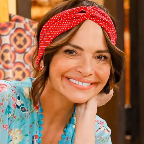 Luiza Tomé comentou com os apresentadores sobre sua personagem em 'A Caverna Encantada': 'Maravilhosa, muito amiga e uma mãezona', concluiu.