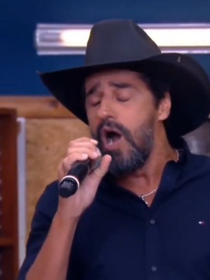 Ué, mudou de ideia!? Alberto Cowboy solta o gogó na TV Globo após negar investir na música pós-'BBB 26', e web cutuca: 'Milena nunca errou'
