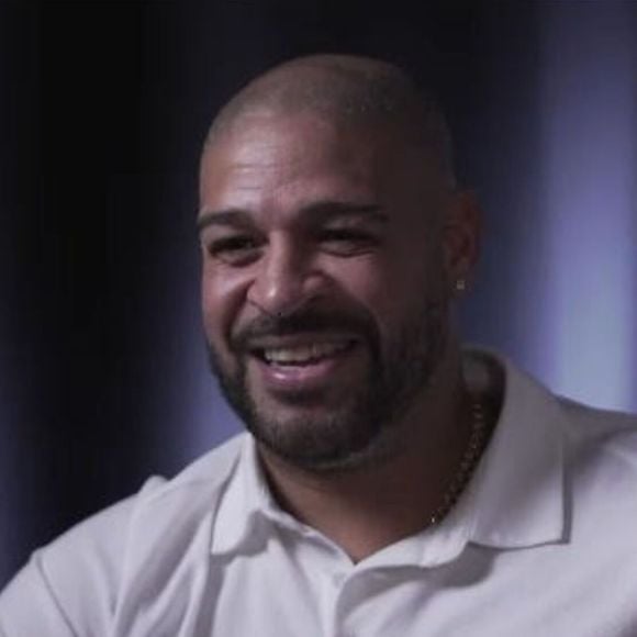 Adriano Imperador contou a amigos sobre mentira no futebol em 2009 quando queimou o calcanhar
