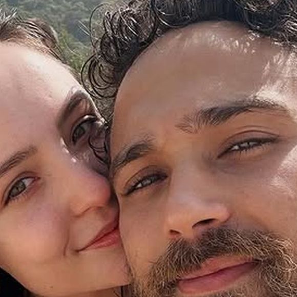 Larissa Manoela e André Luiz Frambach: a relação amadureceu e culminou no casamento, realizado em dezembro de 2023, em uma cerimônia que marcou a união de um dos casais mais acompanhados pelo público nas redes sociais.