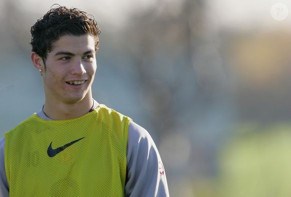 Cristiano Ronaldo usou aparelho por um bom tempo para corrigir a retração do dente