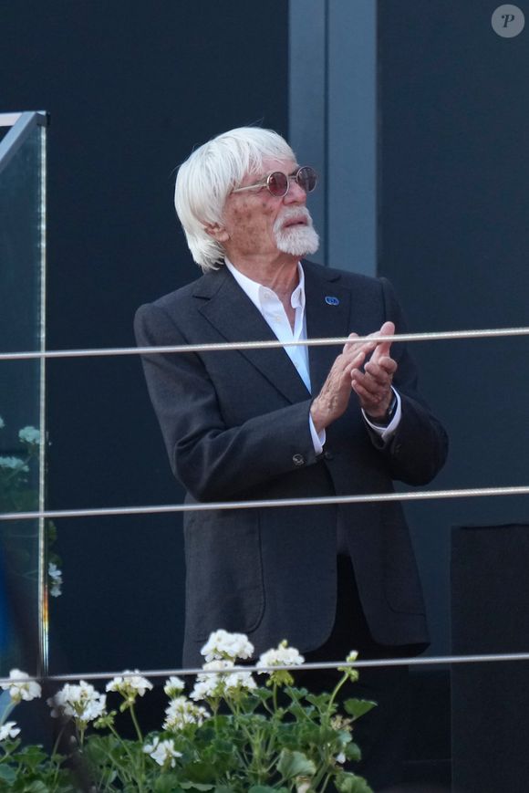 Bernie Ecclestone recentemente falou sobre o desempenho de Lewis Hamilton na Ferrari.