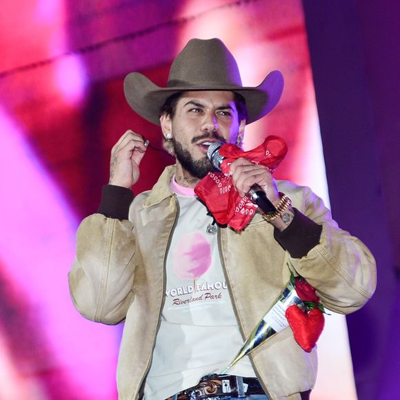 Zé Felipe teria sido visto aos beijos com uma modelo e ainda vive rumores de affair com Ana Castela