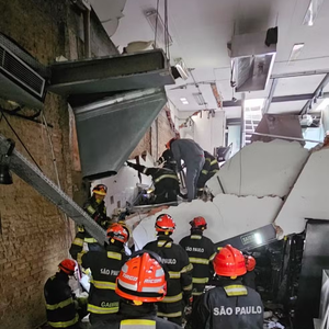 O teto do restaurante Jamile, localizado no centro de São Paulo, desabou no início da tarde desta quarta-feira (08)