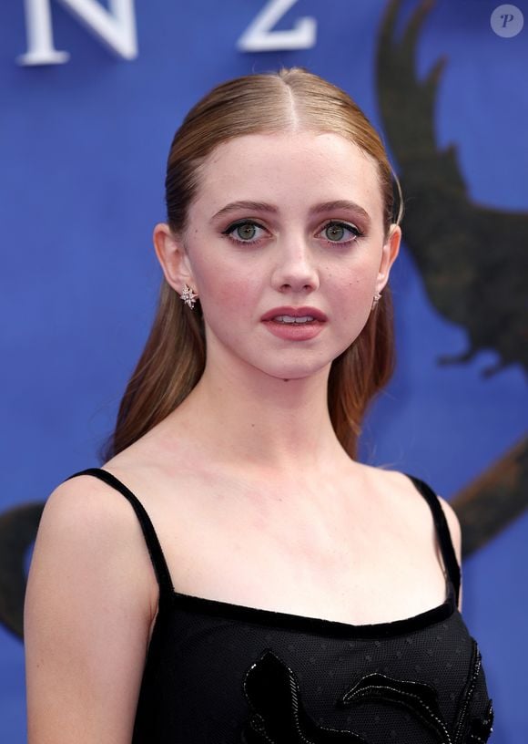 Evie escondeu o papel até da própria família para preservar a surpresa