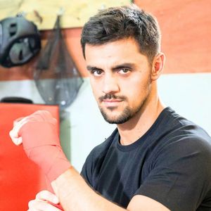 Danilo (Felipe Simas) é pressionado por Filipa para confessar participação na morte de Abel: “Como eu ia adivinhar que o Jaques ia matar o Abel? Não podia imaginar. Eu juro!".