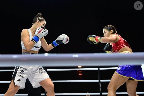 Fight Music Show 7: Inaê Barros venceu Fernanda Mendigata na disputa mais dividida da noite