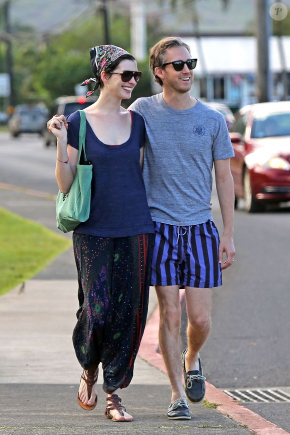 Tem bebê a caminho! Anne Hathaway revelou que está grávida e recebeu uma verdadeira chuva de mensagens positivas