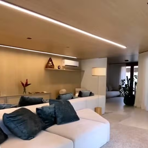 Aline Campos mora em um condomínio do Itanhangá, bairro nobre da Zona Sudoeste do Rio de Janeiro, onde residem outras celebridades, como Anitta e Tatá Werneck