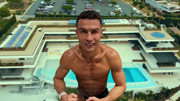 Dono de mansão milionária, Cristiano Ronaldo foi convocado para a Copa do Mundo 2026 e se tornou em 2025 o atleta mais bem pago do mundo pelo 4º ano seguido, diz 'Forbes'