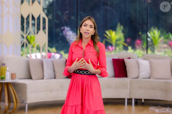 Patricia Abravanel apresentou entre 2021 e 2022 o 'Vem Pra Cá' nas manhãs do SBT, mas a atração sofreu com várias mudanças de horário