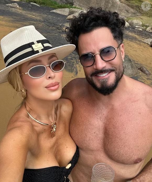 Latino e Rafaella Ribeiro, conhecida como Raffa Rarbbie, terminaram o casamento em julho de 2026
