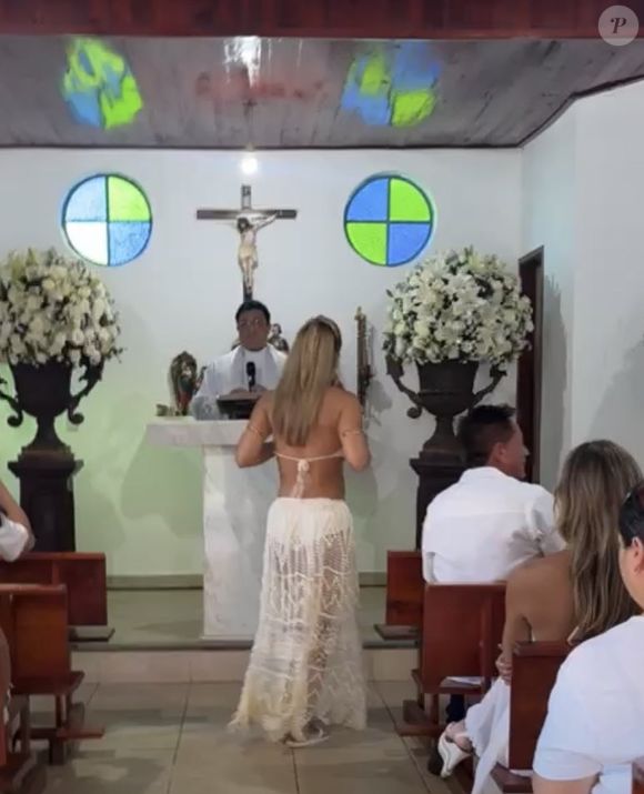 Virginia Fonseca deixa parte do bumbum à mostra em look transparente no Chá Revelação