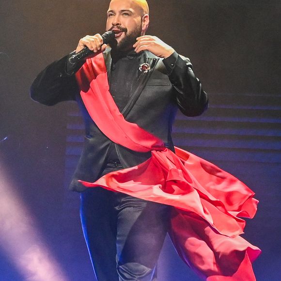 Tiago Abravanel se apresentou na festa de 10 anos do teatro Santander, em SP