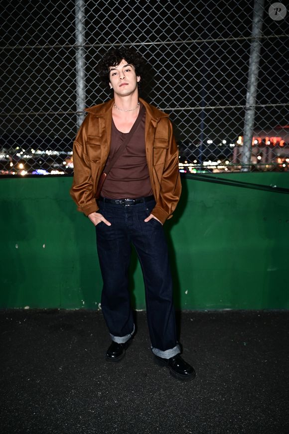 Pedro Waddington, o Tiago de 'Vale Tudo', trabalhou em tons terrosos e no bom e velho jeans para o The Town 2025