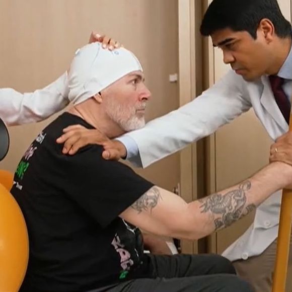 A evolução do baixista do Ultraje a Rigor envolve estimulação neuromagnética