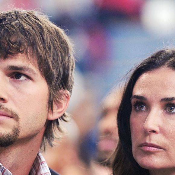 Ashton Kutcher e Demi Moore estão oficialmente divorciados, em 26 de novembro de 2013