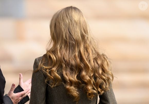 Os primeiros sinais de que a realeza estava iluminando seu look começou no final de agosto, durante os compromissos na Escócia