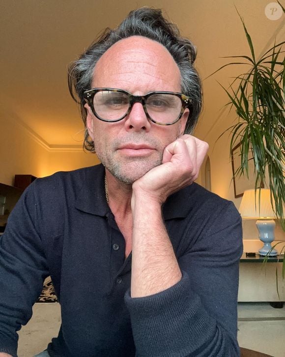 Longe do personagem mais diferente da trama, Walton Goggins tem uma aparência comum e diferente