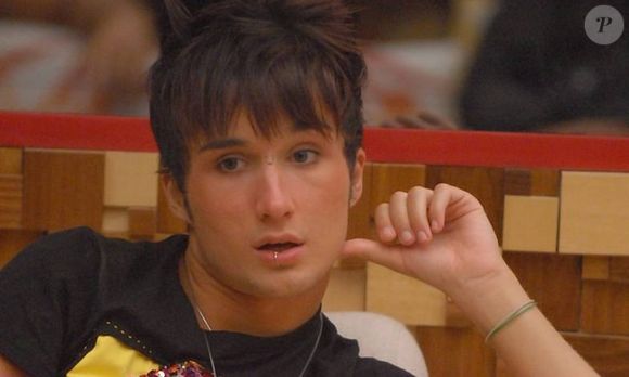 Serginho Orgastic (BBB 10): o Big Brother Brasil 10 foi tão memorável que seria impossível fazer uma lista de melhores personagens com apenas um nome. Serginho foi um dos integrantes da Tribo dos Coloridos no início do programa e ganhou o amor de muita gente com seu jeito autêntico e solar. O divo era fã de carteirinha da Lady Gaga e adorava performar as músicas da cantora nas festas!