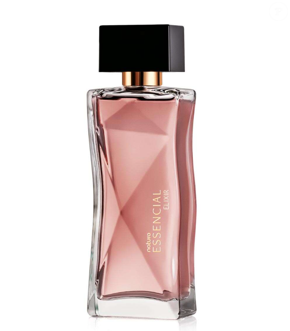 O perfume Essencial Elixir, de Natura, revela notas amadeiradas do patchouli, além de trazer componentes da biodiversidade do Brasil.