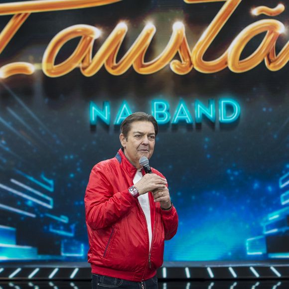 O Ministro da Saúde, Alexandre Padilha (PT-SP), explicou que o transplante de Faustão não foi irregular, que o apresentador estava na fila de espera